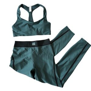 Alo Yoga Sports Bra and Leggings Set Small